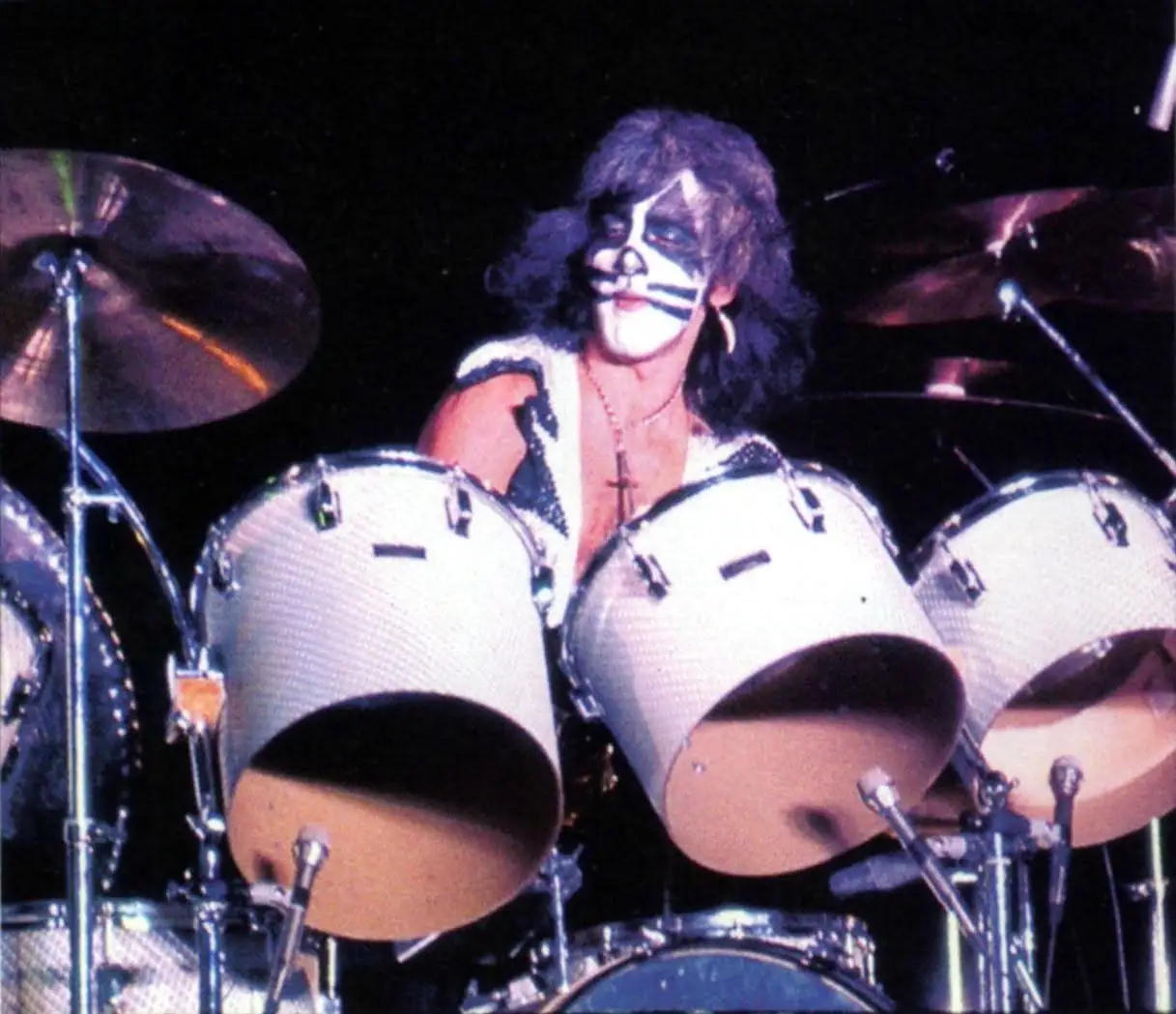 Peter Criss wearing blue eye make-up on 20.  August, 1976, at Anaheim.