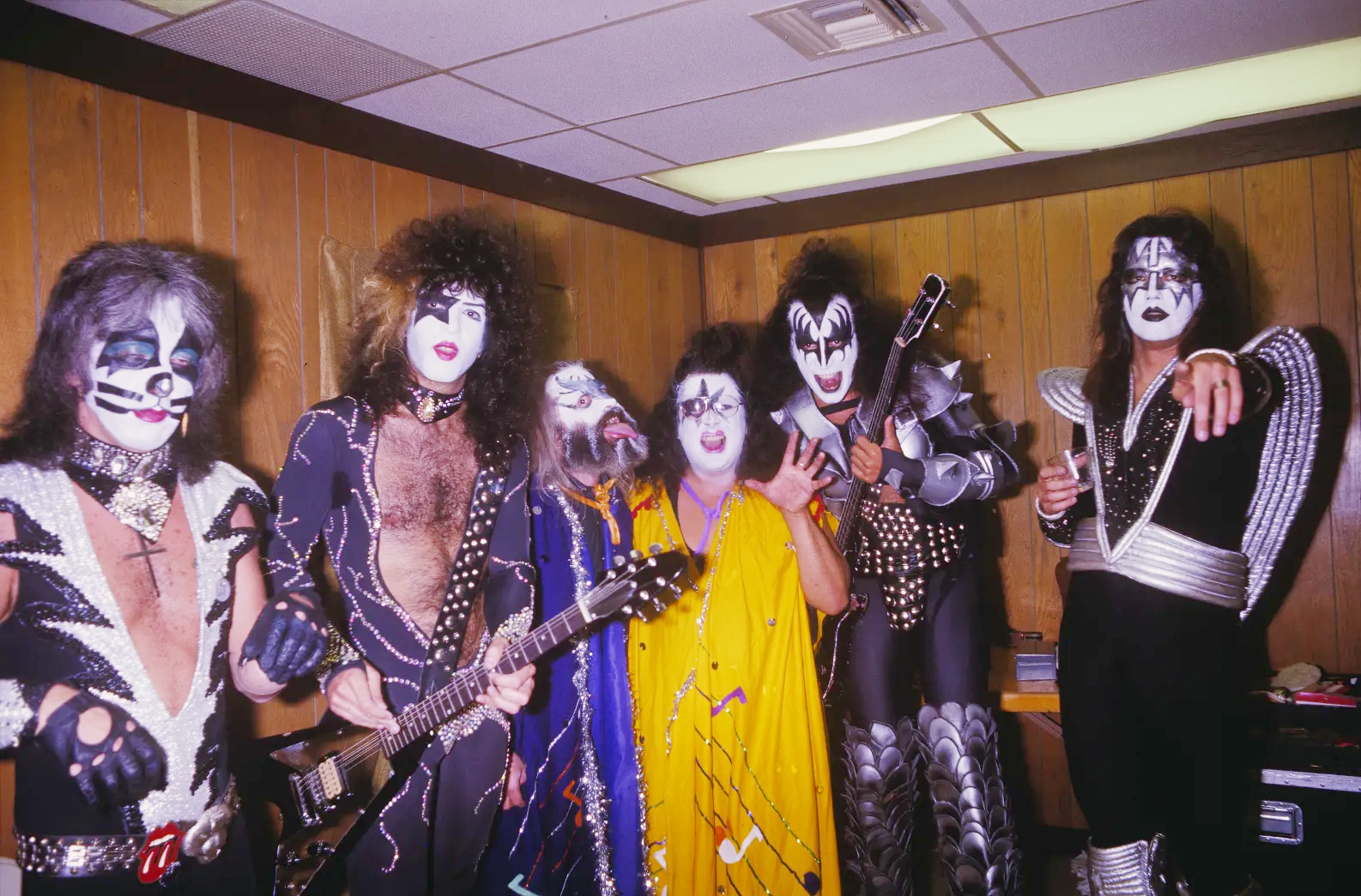 Peter Criss wearing blue eye make-up on 20. August, 1976, at Anaheim.