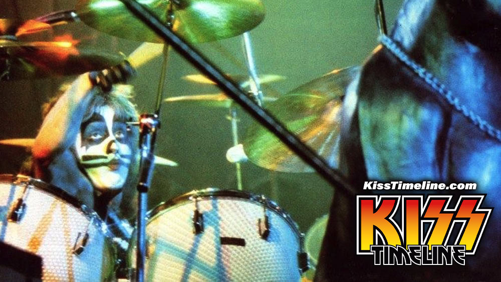 On 8. August, 1976, Peter Criss added blue color to his classic make-up, while playing the Hara Arena & Exhibition Center, Dayton, Ohio, during the Destroyer/Spirit of 76 Tour. Photo: David Tan.
