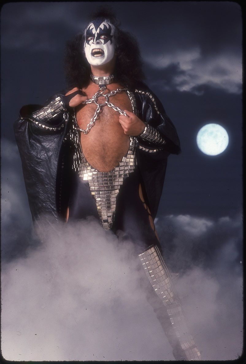 On 25. May, 1978, Gene Simmons did three solo photo sessions in Los Angeles, California, with photographer Barry Levine.