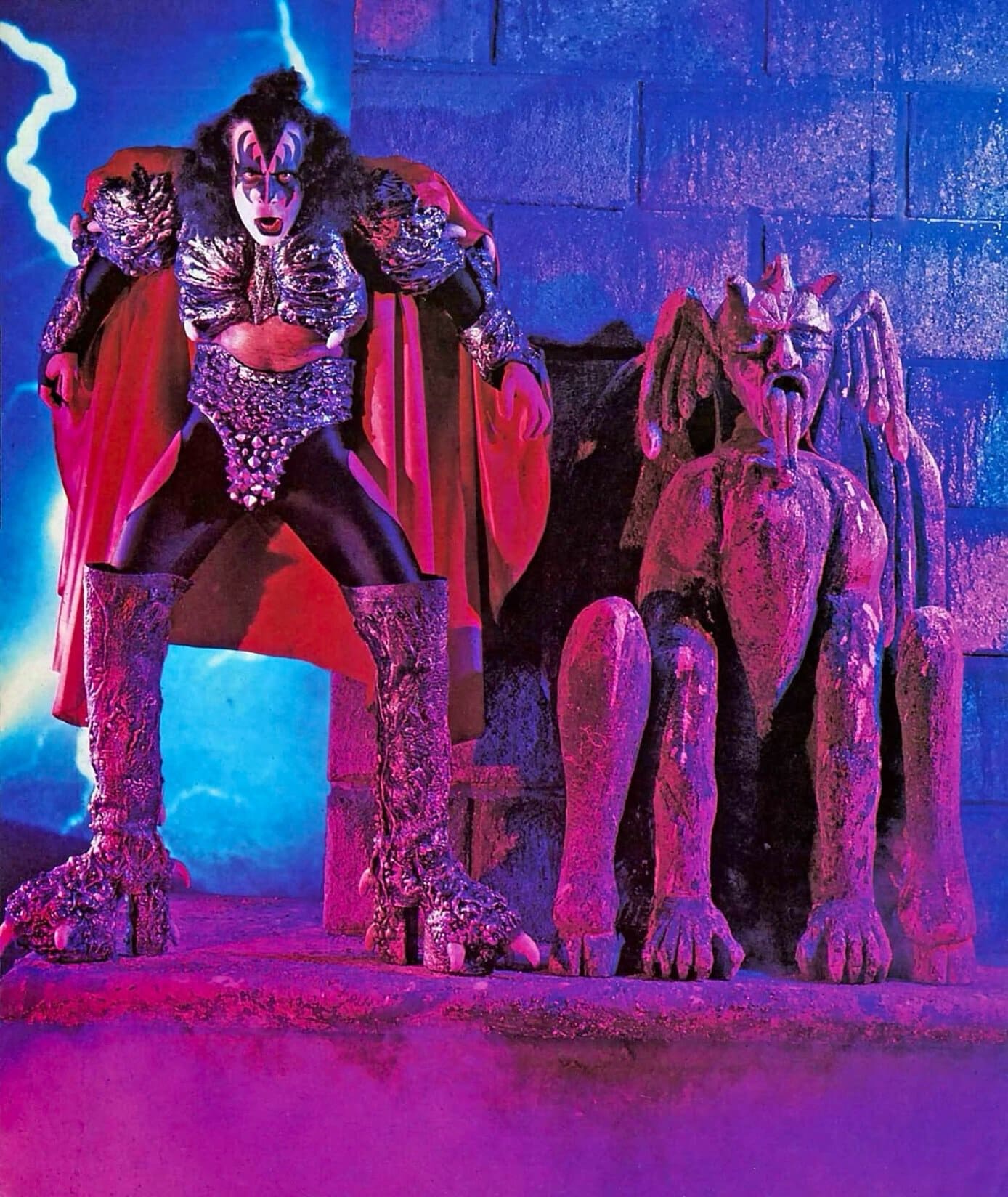 On 5. August, 1980, Gene Simmons did a photo session with Bernard Vidal in New York, creating iconic "Unmasked"-era portraits with a Gothic gargoyle.
