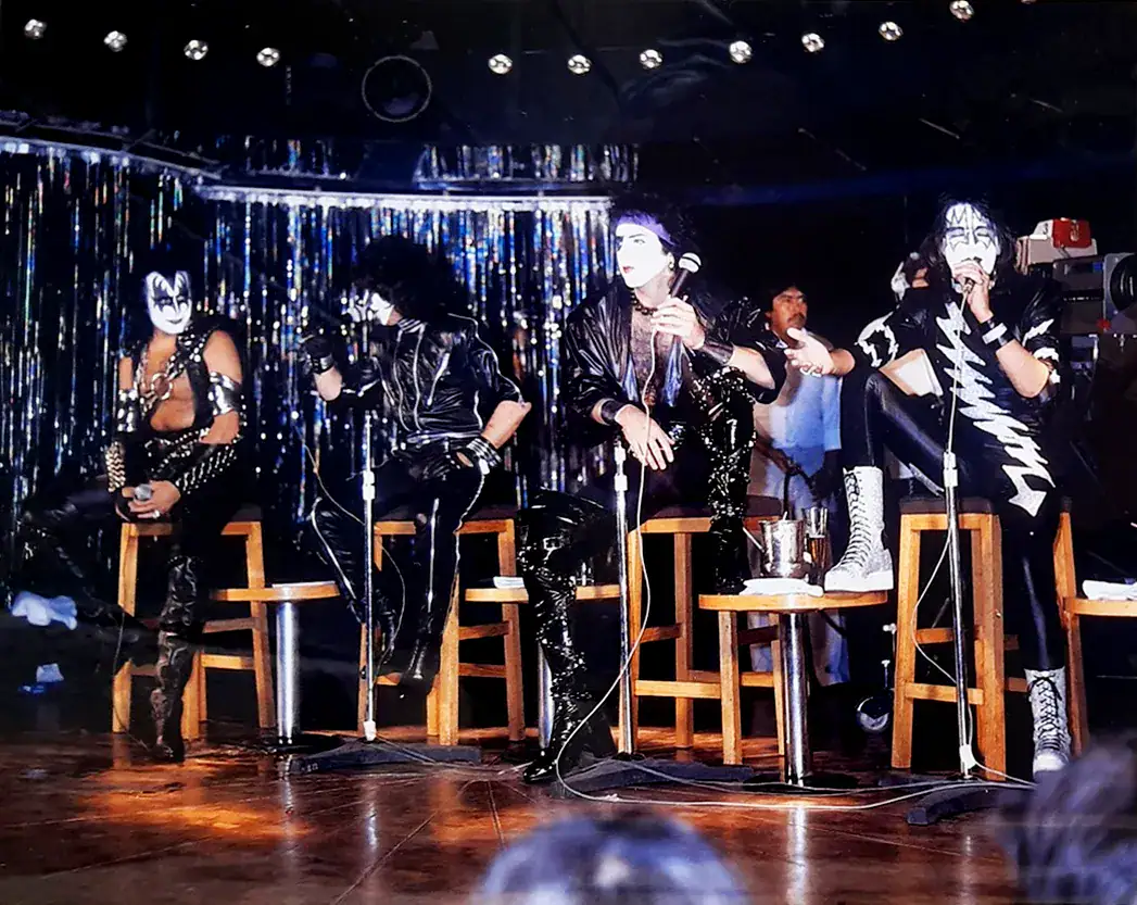 25. September 1981, Kiss Mexico City, Mexico. At 1PM Kiss held a press conference at a disco hall from the Camino Real hotel, located on an upper level of the main lobby.
