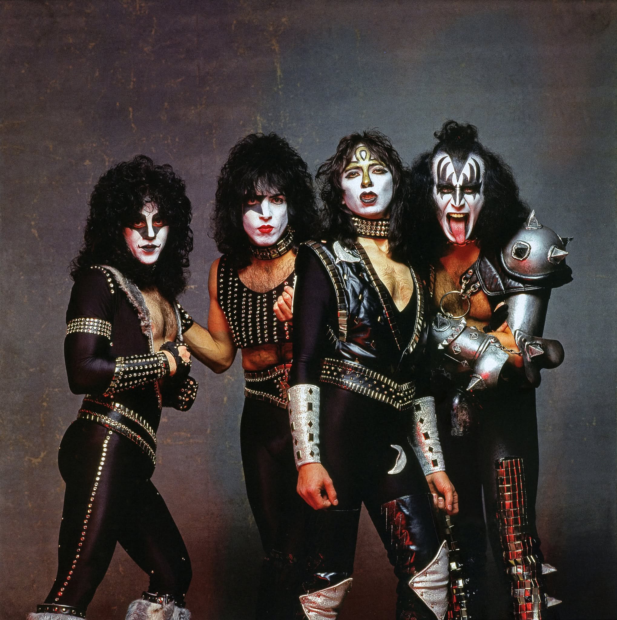 On 23. December, 1982, Kiss did the "Creatures of the Night" tour dress rehearsal and photo session at The Studios, Las Colinas, Irving, Texas.