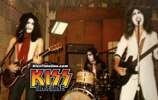 Kiss played a private showcase for Epic Records, 20. November 1972