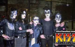Kiss signs deal with Casablanca Records