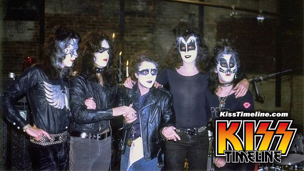 Kiss signs deal with Casablanca Records