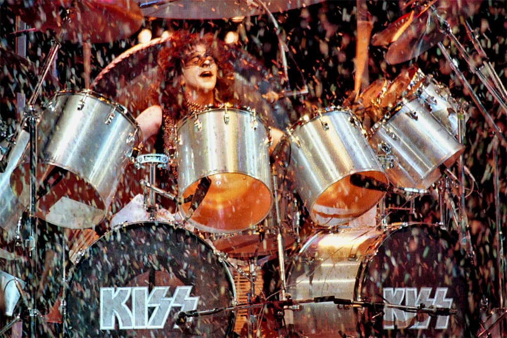 Eric Carr plays his first concert with Kiss on 25. July 1980 in New York