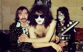 Paul Stanley played two shows with sunglasses