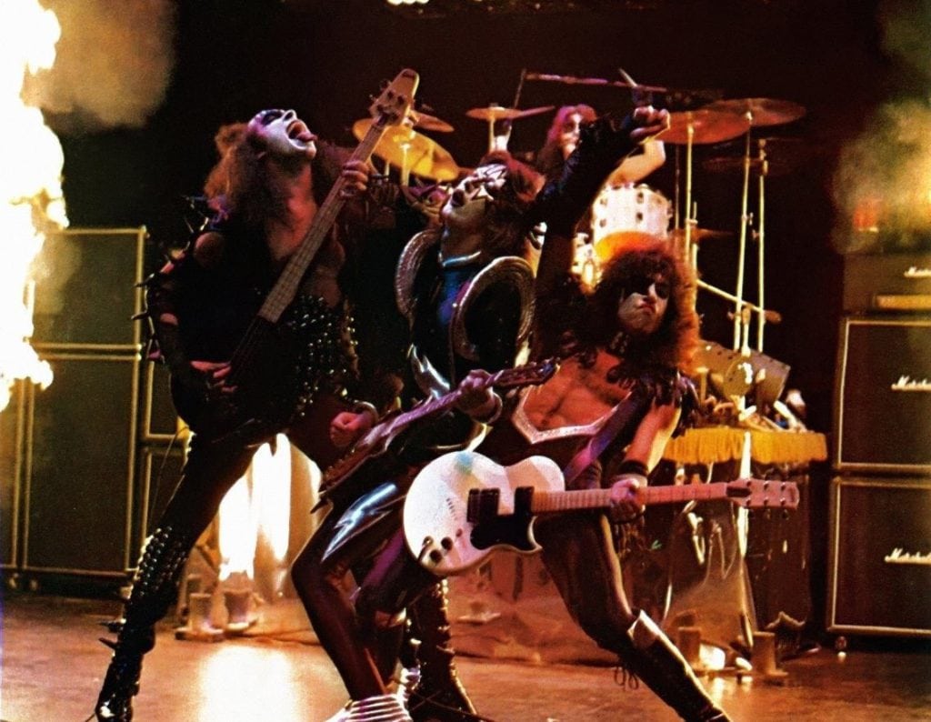 On May 15, 1975, the Kiss ALIVE! photo shoot with photographer Fin Costello took place at the Michigan Palace in Detroit. The band also filmed two promo videos.