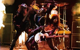 On May 15, 1975, the Kiss ALIVE! photo shoot with photographer Fin Costello took place at the Michigan Palace in Detroit. The band also filmed two promo videos.