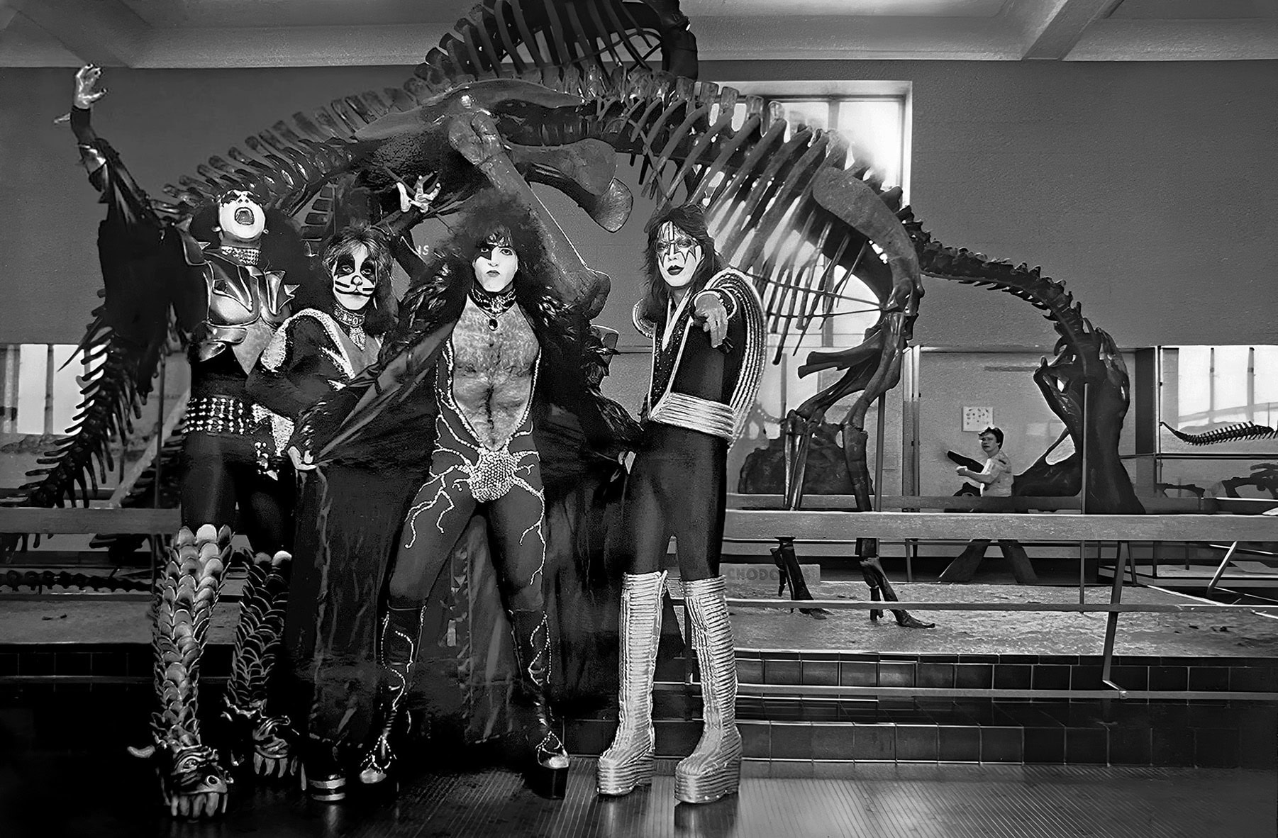 24. June, 1976, Kiss in front of dinosaur fossils in the Fossil Halls at the American Museum of Natural History in New York.