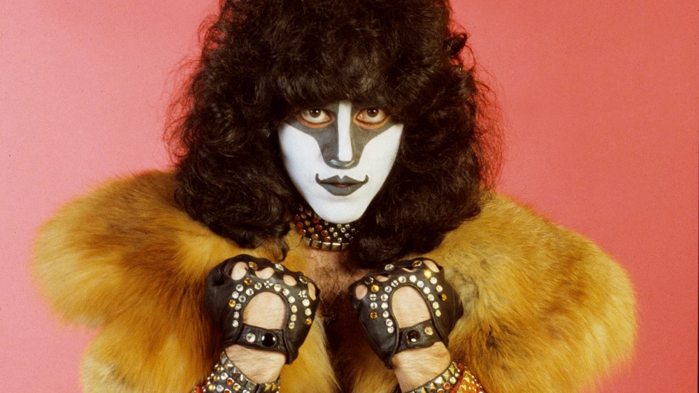 Eric Carr invited as the new drummer in Kiss