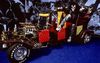 Gene Simmons does a photoshoot with Creem Magazine on 21. August 1976