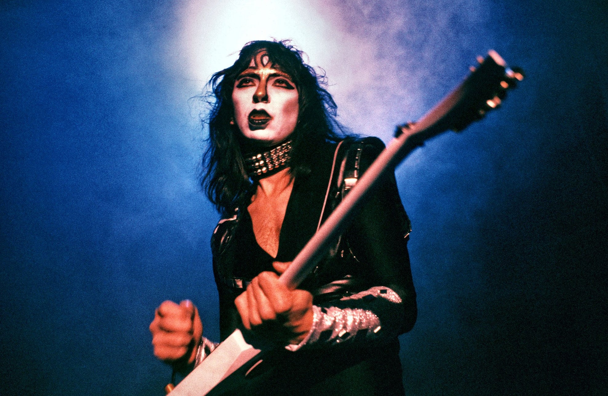 Vinnie Vincent is hired as new guitarist in Kiss 23. September 1982
