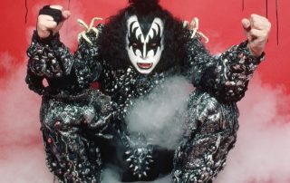 On 1. June 1979, Gene Simmons did a solo photo session with Lynn Goldsmith in New York.