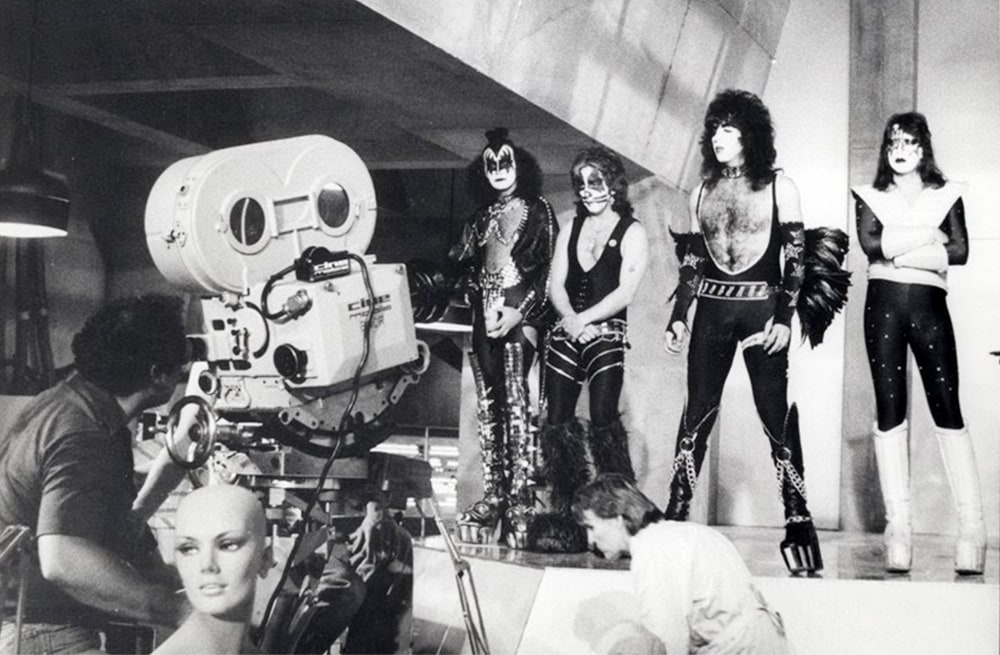 On 11. May 1978, Kiss started filming for their movie "Kiss Meets the Phantom of the Park"