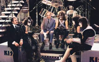 Kiss filming the "Land Of Hype And Glory" with Edwin Newman on NBC News 9. November 1977. Photo by Lynn Goldsmith.