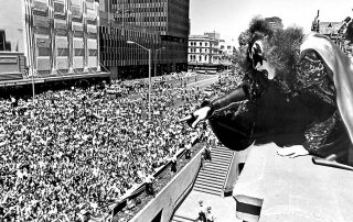 Kiss makes an appearance on the balcony of the Sydney Town Hall, Australia, 2. November 1980.