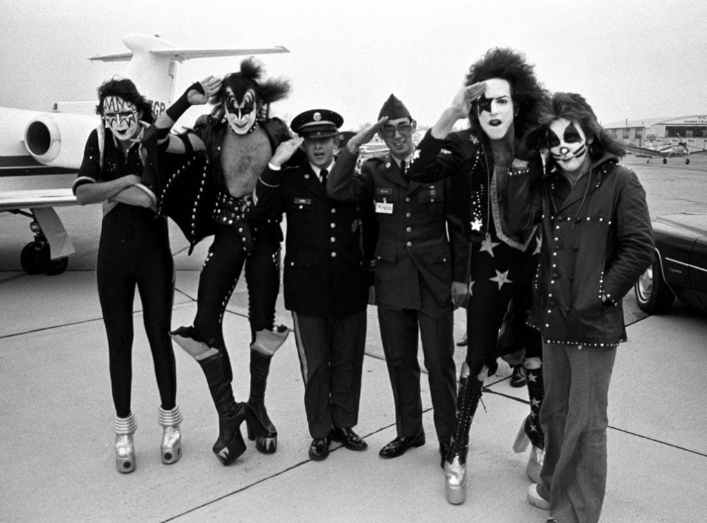 Kiss at Terre Haute Airport, 21. November 1975