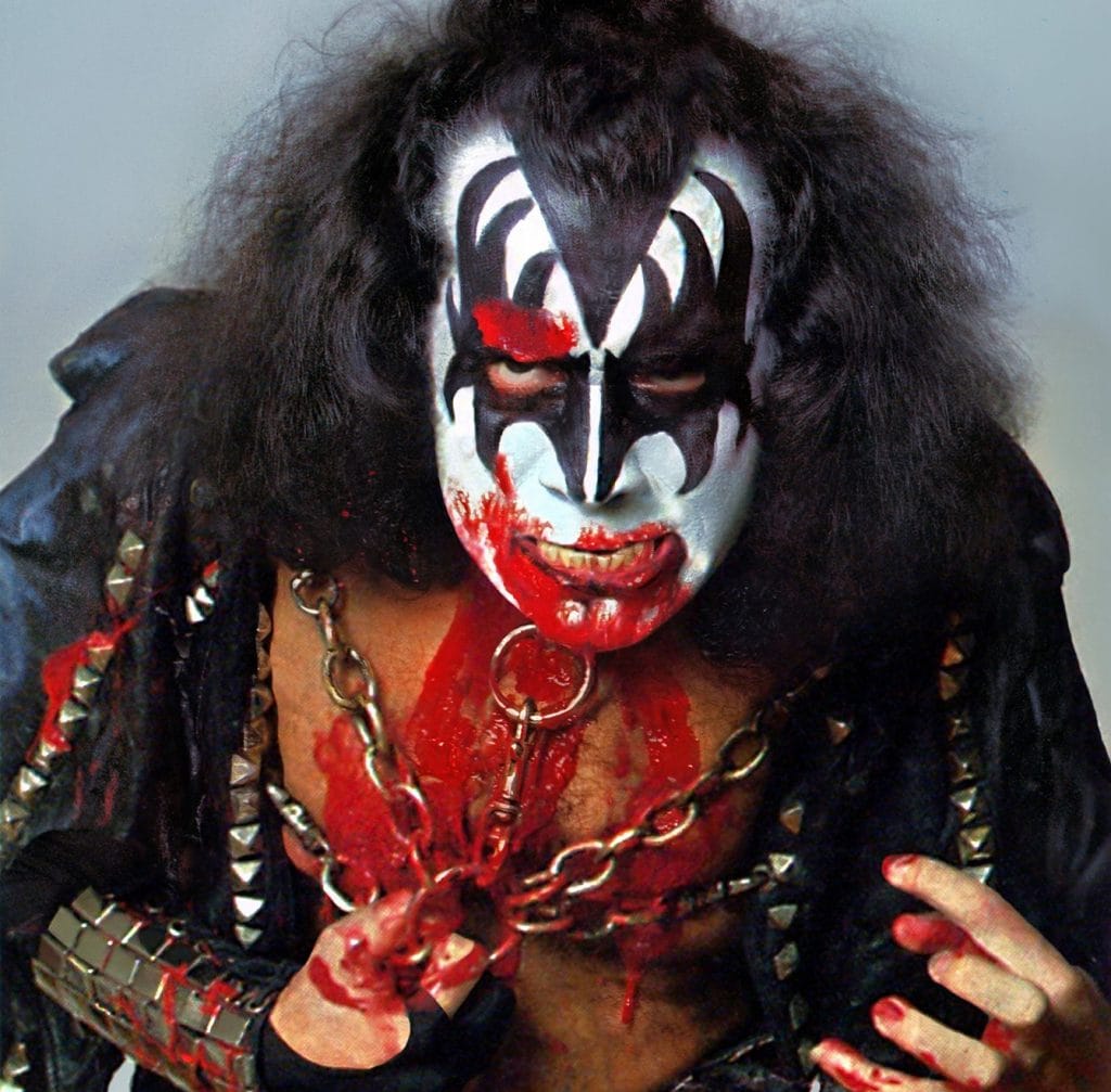 On 10. October 1977, Gene Simmons did a solo photo session with photographer Lynn Goldsmith in New York.
