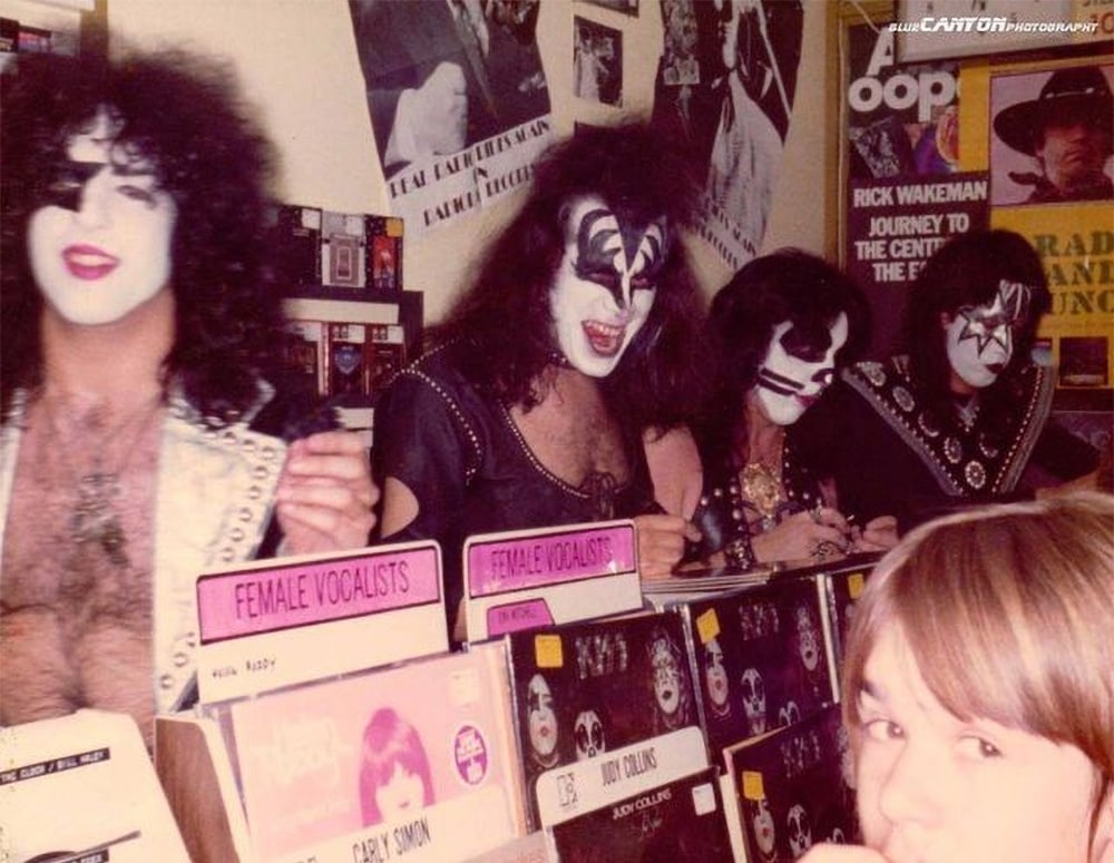 On 12. June 1974, Kiss did an in-store appearance at Grand Blanc, Michigan, while on tour in USA. Photo by Blair Harrington.