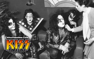 On 30. April 1974, Kiss did a photo session with Waring Abbott in New York getting facials at the Georgette Klinger Salon.
