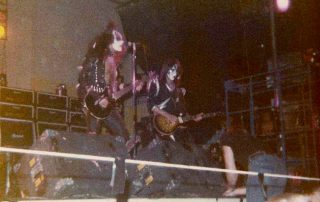 On 4. May, 1976, Kiss played the River Trails Junior High School in Mt. Prospect, Illinois, for approximately 350 students who won the Chicago's WCFL Radio "School Spirit Contest". Photo by Kim Harris.