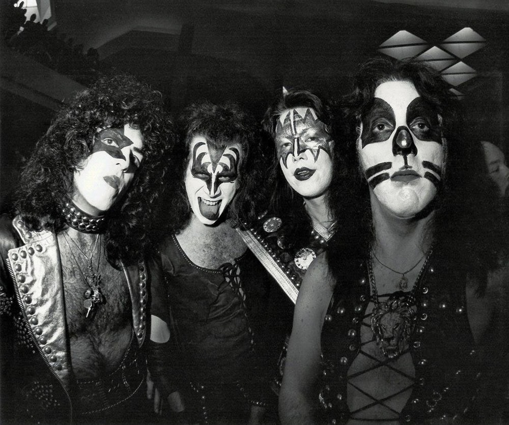 8. June, 1974: Kiss attends the National Kiss-Off kissing contest