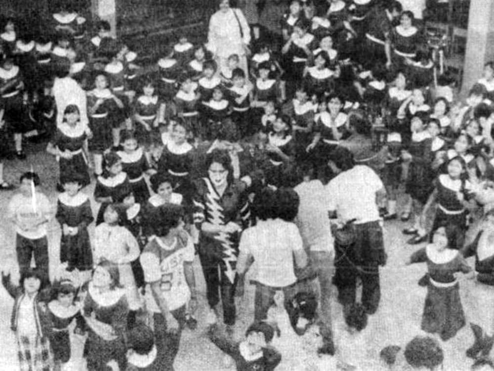 On 26. September, 1981, Kiss visited 300 children at the La Asunción Orphanage, Atizapán de Zaragoza, Mexico.