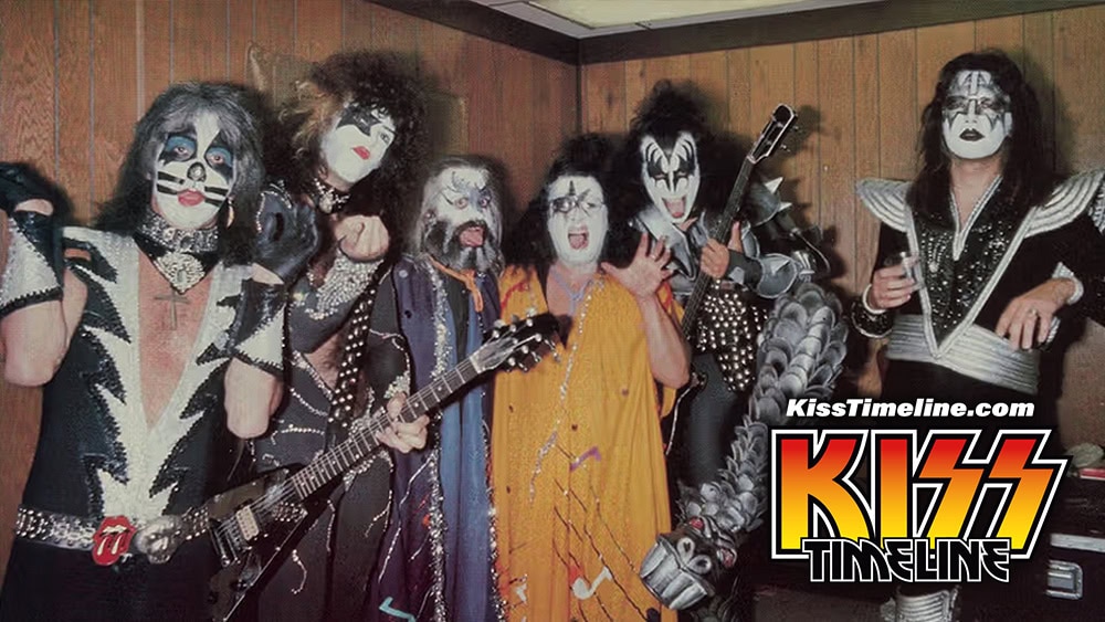 On 20. August, 1976, Flo & Eddie of the Turtles introduced Kiss on stage at Anaheim, California, USA, while on their Destroyer/Spirit of '76 Tour.