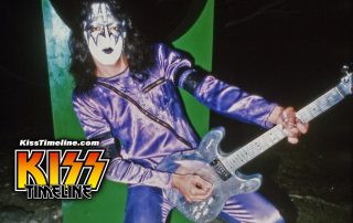 On 20. March 1975, Kiss did a photo session with photographer Christopher Makos for Circus Magazine at Bill Aucoin's house in New York dressed in colorful street clothes.