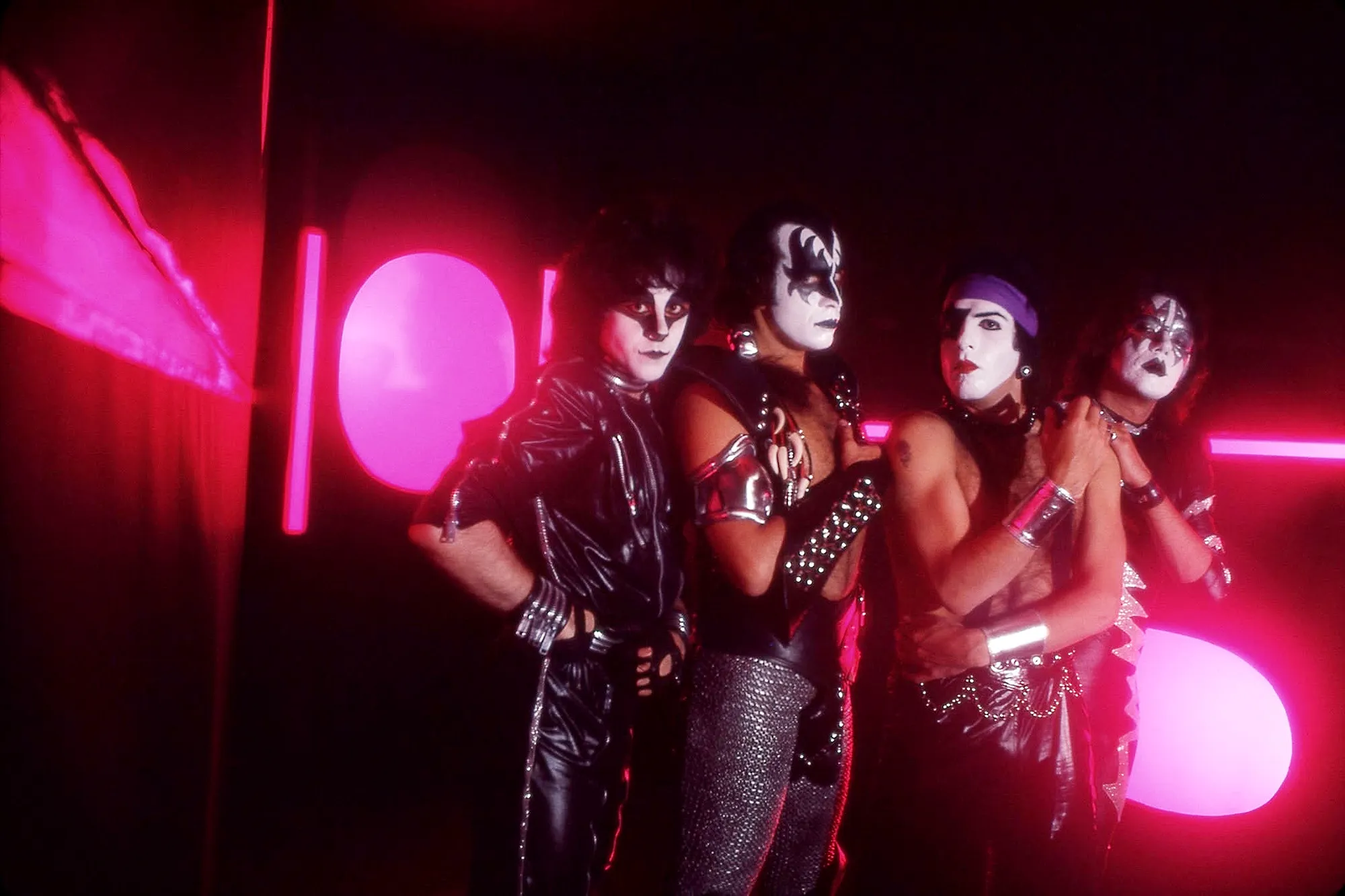 On 27. June, 1981, Kiss did the "The Elder" photo session with Barry Levine in New York. The photos were not used for the worldwide album graphics (but was used on the Japanese version). One of the photos were used a year later for the "Killers" compilation.