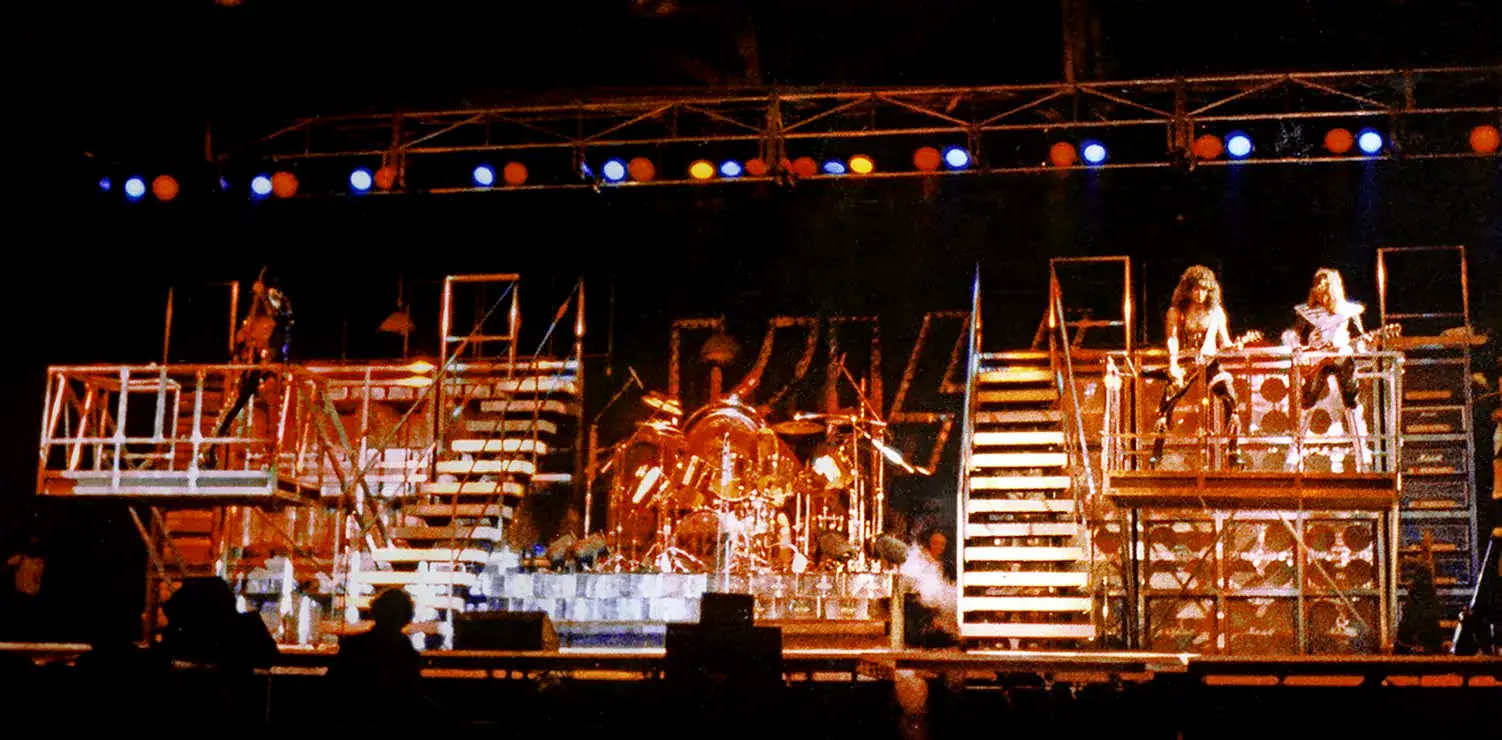 On 29. June, 1977, Kiss entered the Hanger E at Stewart International Airport in Newburgh, New York, for five days of "Love Gun" tour dress rehearsals.