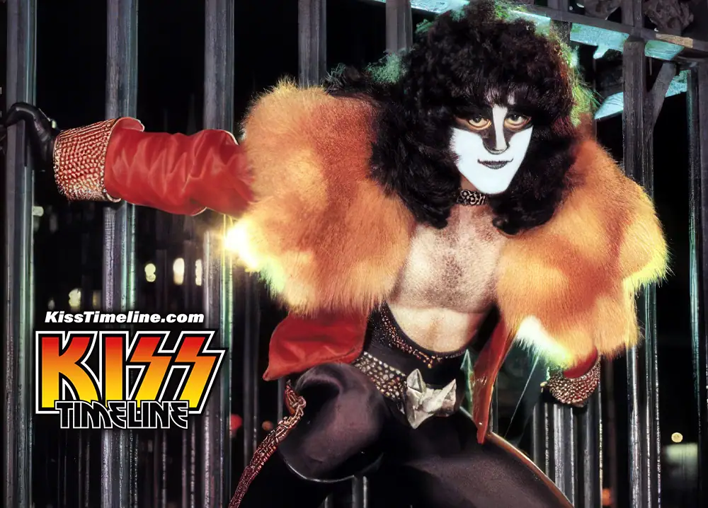 On 4. August, 1980, photographer Bernard Vidal captured a series of promotional photographs of Kiss' new drummer, Eric Carr, at two iconic New York City locations.