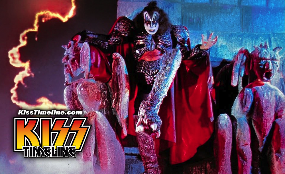 On 5. August, 1980, Gene Simmons did a photo session with Bernard Vidal in New York, creating iconic "Unmasked"-era portraits with a Gothic gargoyle.
